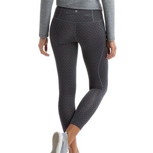 Vineyard Vines Simple Whale Tail Performance Leggings in black/gray